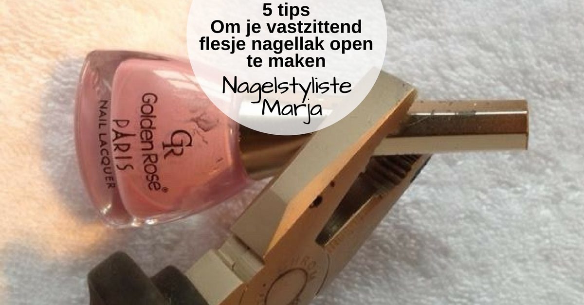 5 tips om een vastzittend flesje nagellak open te maken. Flesje nagellak met tang om deze te openen